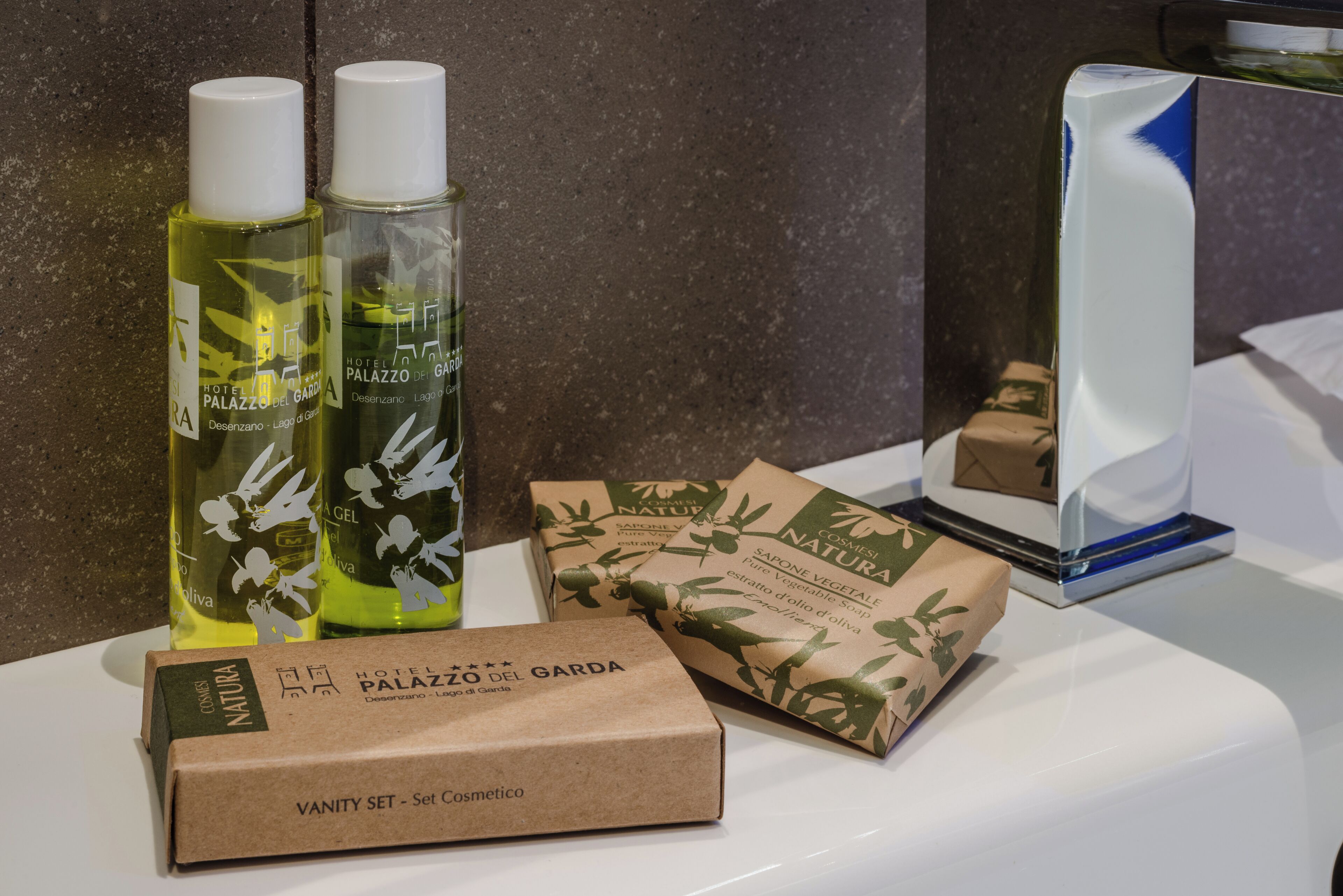 economy double room | 1 bedroom, minibar, in-room safe, desk