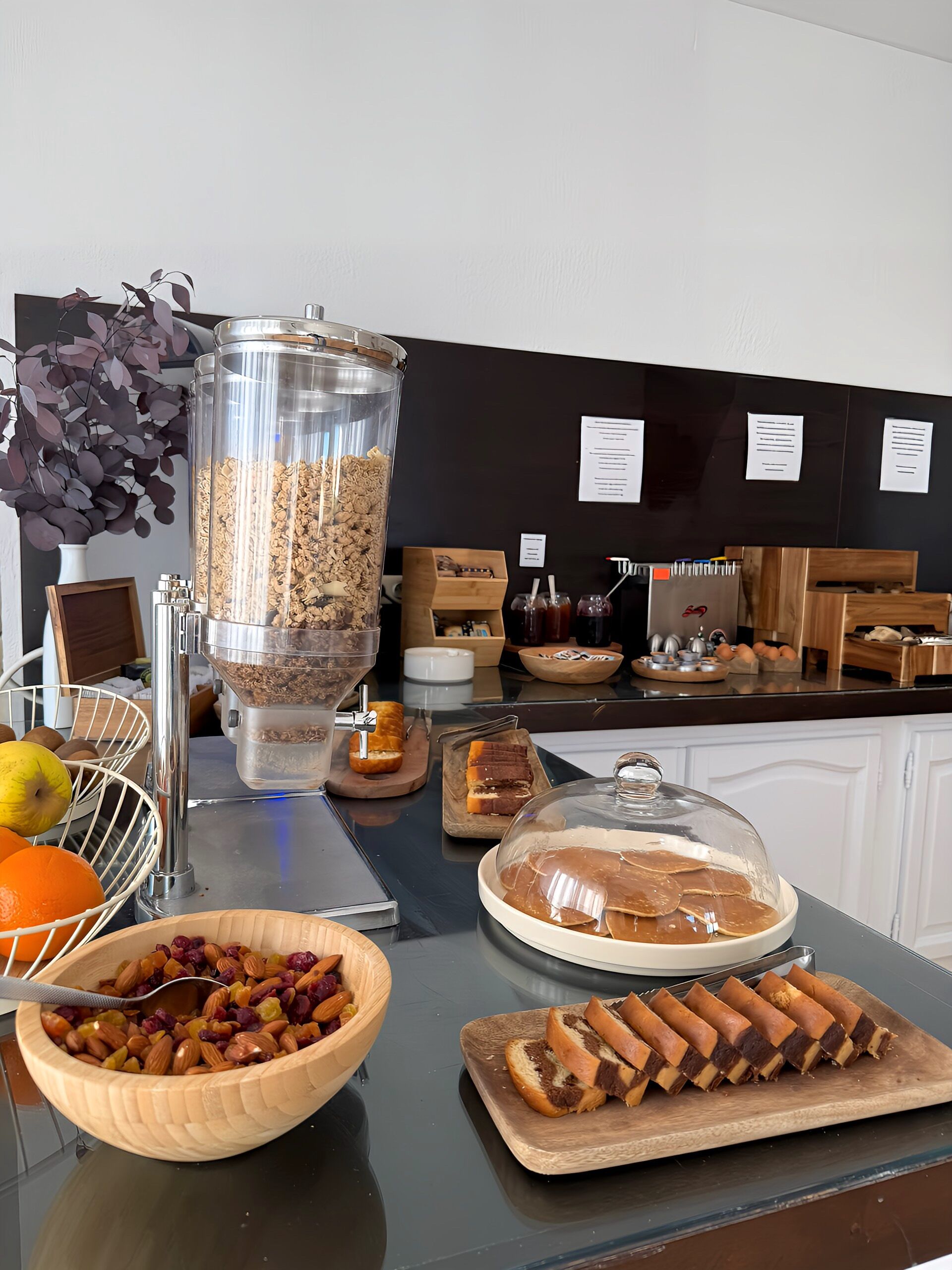Petit déjeuner buffet (14 EUR par personne)