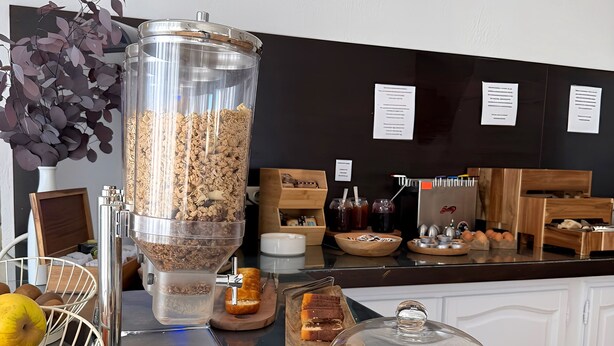 Daily buffet breakfast for a fee - Hôtel Thalassa (Saint-Florent)