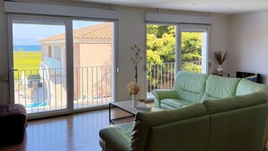 Desk, laptop workspace, soundproofing, free WiFi - Hôtel Thalassa (Saint-Florent)