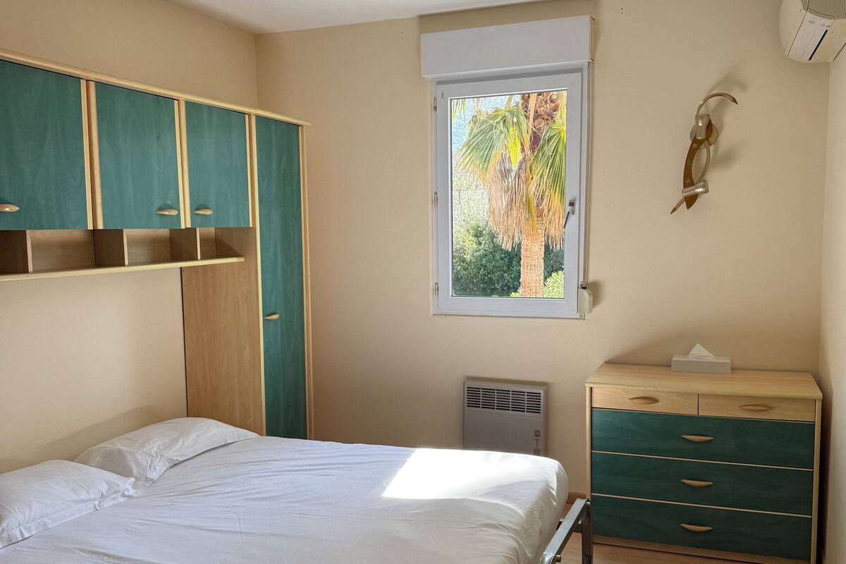 Comfort Apartment, Sea View | Desk, laptop workspace, soundproofing, WiFi (free)