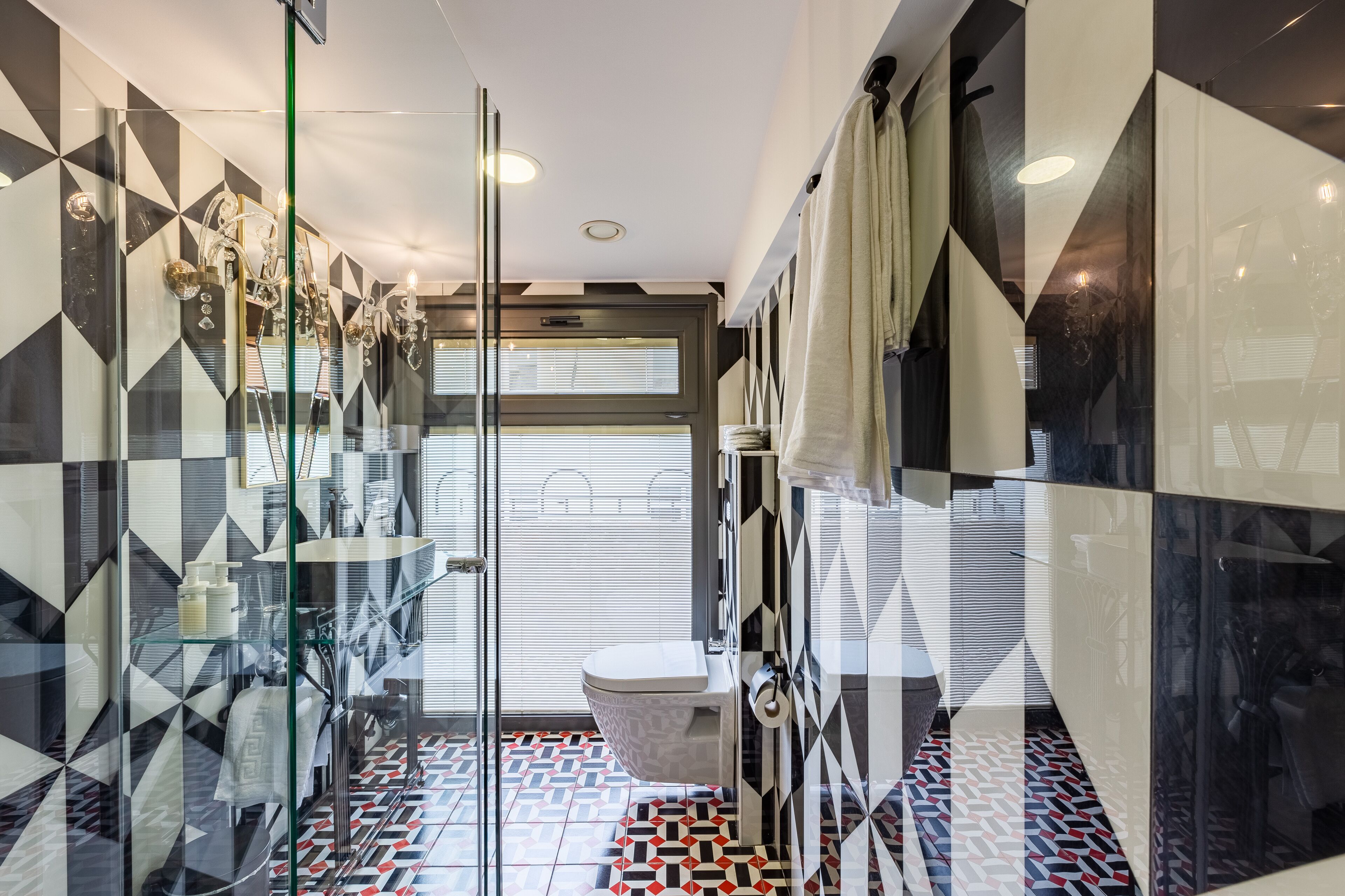 penthouse | bathroom | shower, free toiletries, hair dryer, slippers