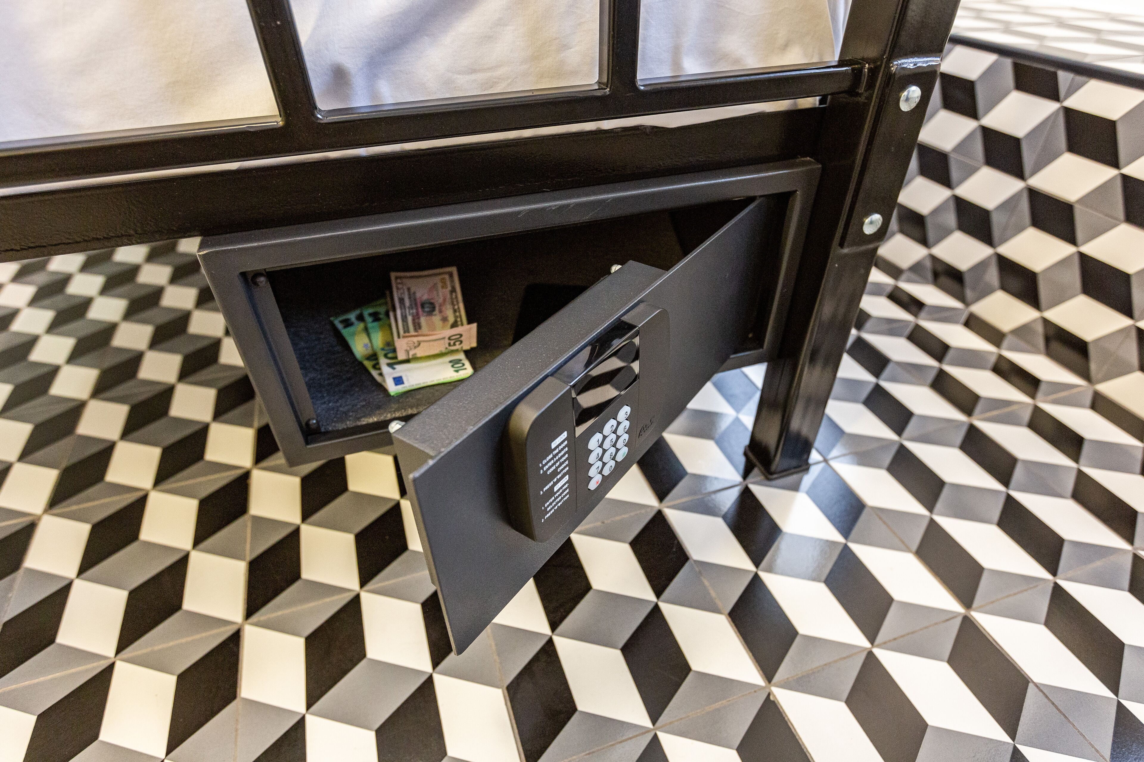 modern standard double | 1 bedroom, in-room safe, individually decorated, individually furnished