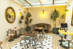 Daily continental breakfast for a fee - Villa Pera Suite Hotel (Istanbul)