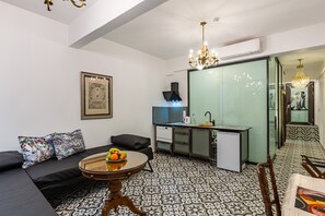 Inner Balcony Family | Χρηματοκιβώτιο στο δωμάτιο, μοναδική διακόσμηση, μοναδική επίπλωση 