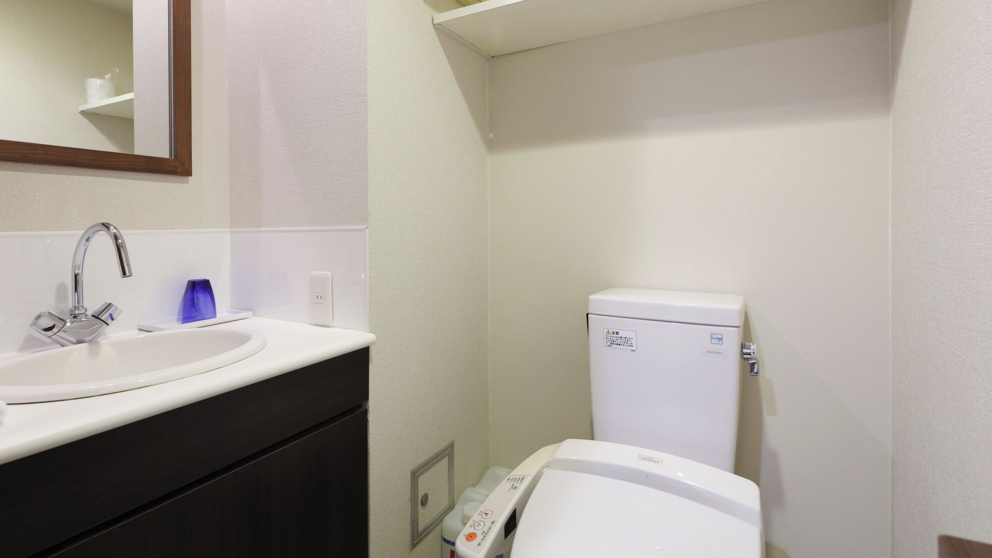 economy single room, non smoking | bathroom | free toiletries, hair dryer, bathrobes, slippers