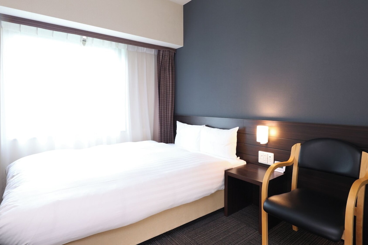 Early check in (from 13:00) Standard Single Room Non-Smoking | Down comforters, desk, iron/ironing board (on request), WiFi (free)