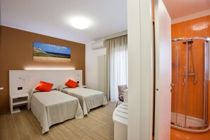 A hotel room with two beds, a shower, a painting on the wall, and a view of the ocean. - La Casa del Turista (Gallipoli)