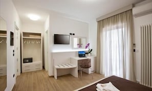 Double Room, Balcony | Room amenity