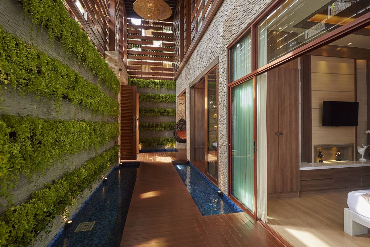 luxury villa | minibar, in-room safe, desk, free wifi