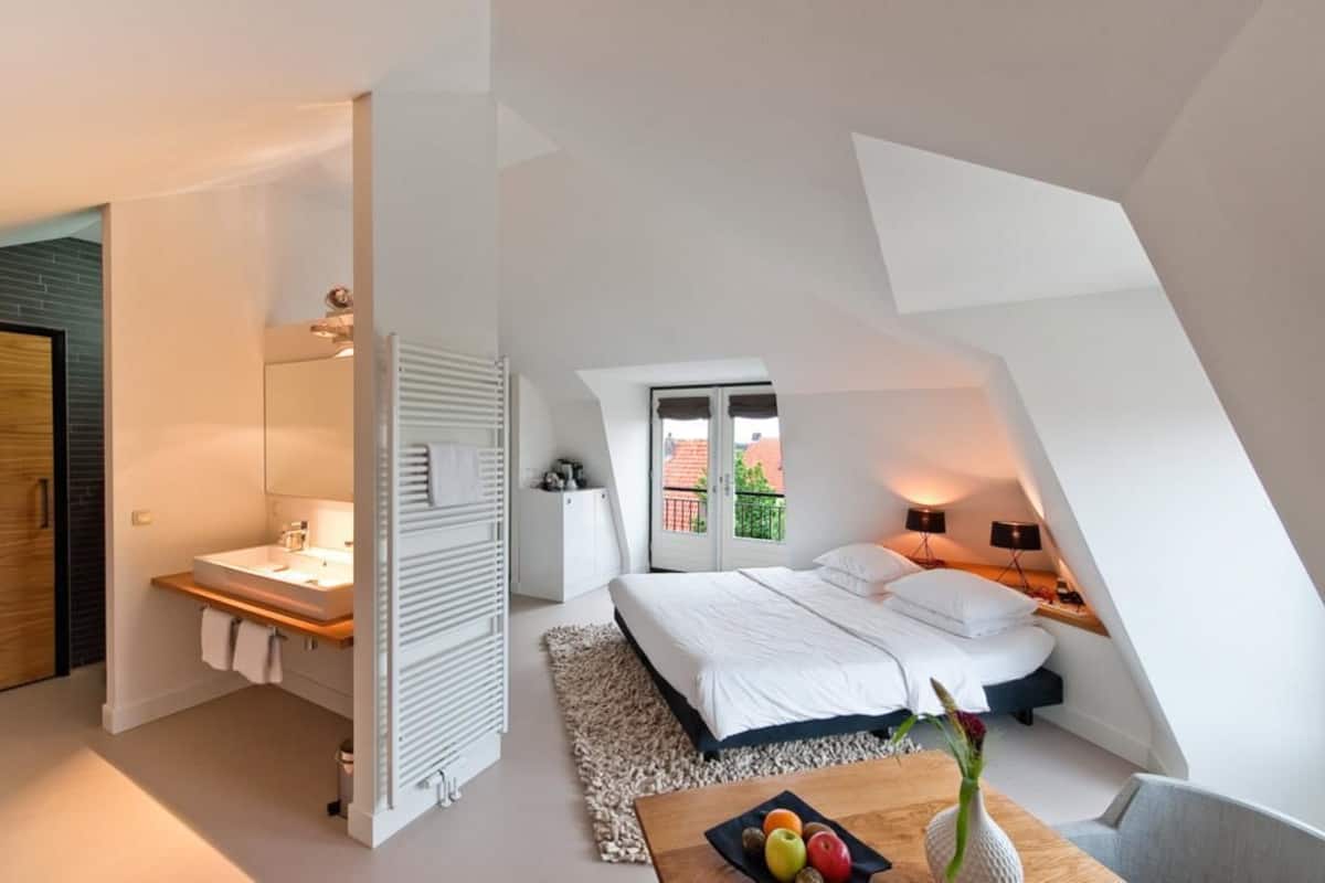 Deluxe tweepersoonskamer, voor 1 persoon | Een minibar, een kluis op de kamer, geluiddichte muren, extra bedden