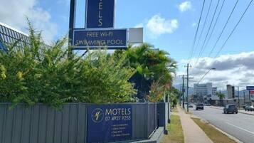 A motel sign with amenities including free Wi-Fi and a swimming pool.
