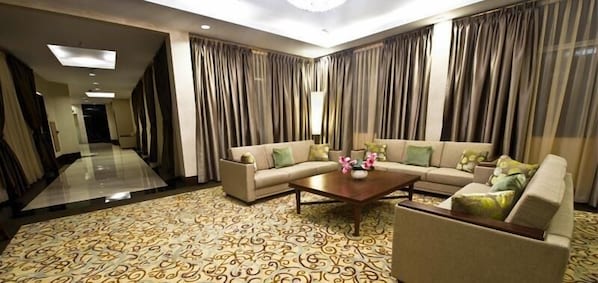 Televisi LCD 32-inci dengan saluran TV kabel dan TV