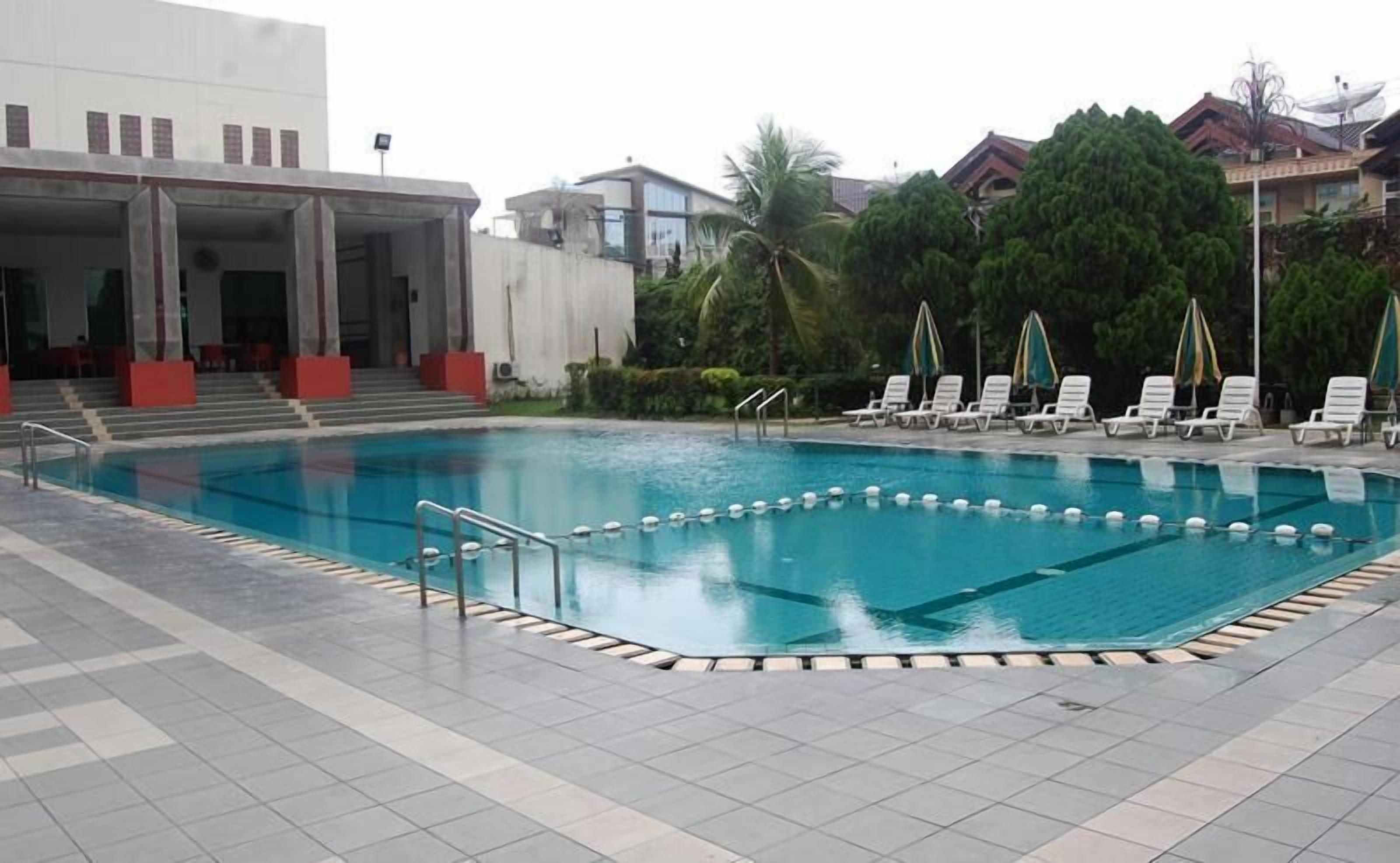 Outdoor pool, pool umbrellas, sun loungers