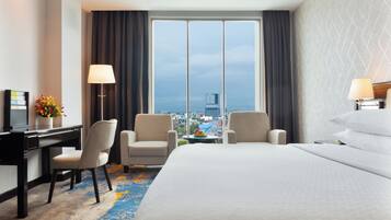 Large Room, 1 King Bed | Minibar, in-room safe, soundproofing, cots/infant beds