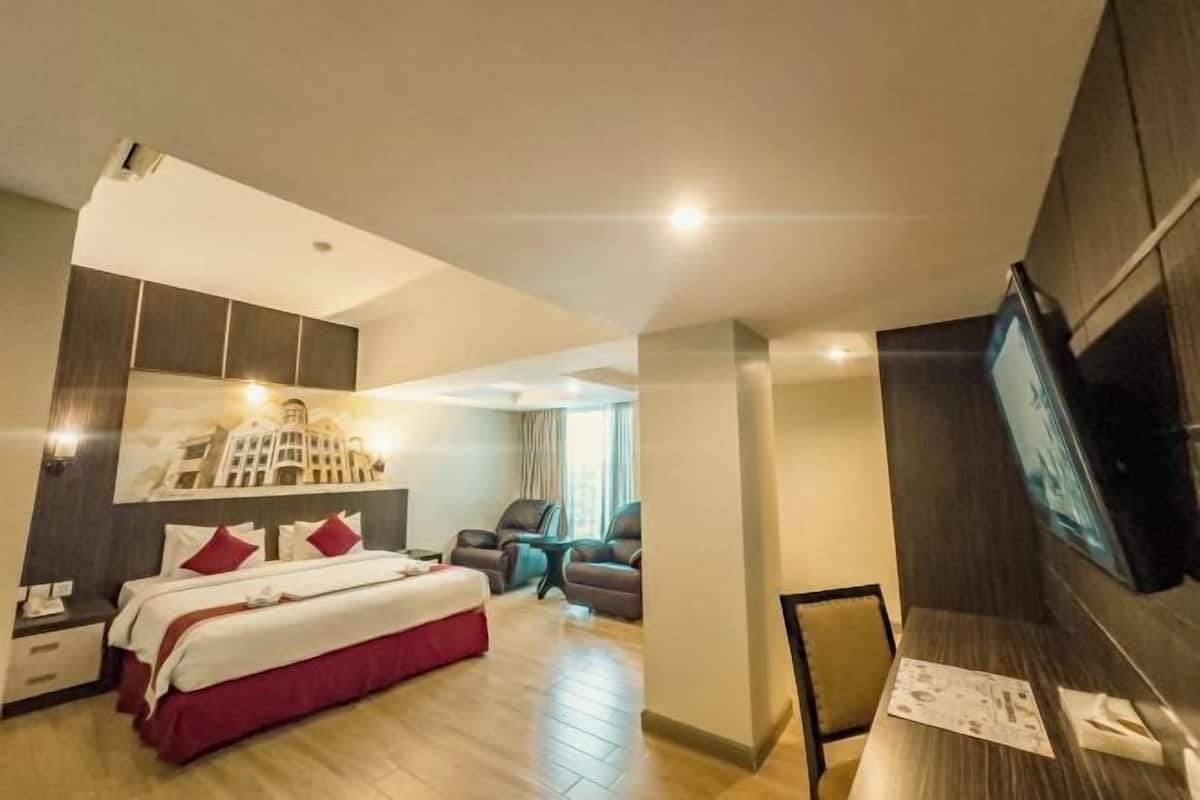 Premium bedding, minibar, in-room safe, desk