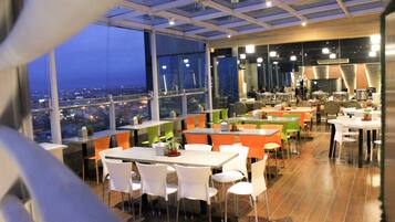 Breakfast, lunch, dinner served; Indonesian cuisine