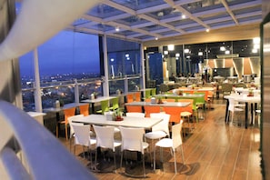 Breakfast, lunch, dinner served; Indonesian cuisine - Hermes Palace Hotel Medan (Medan)