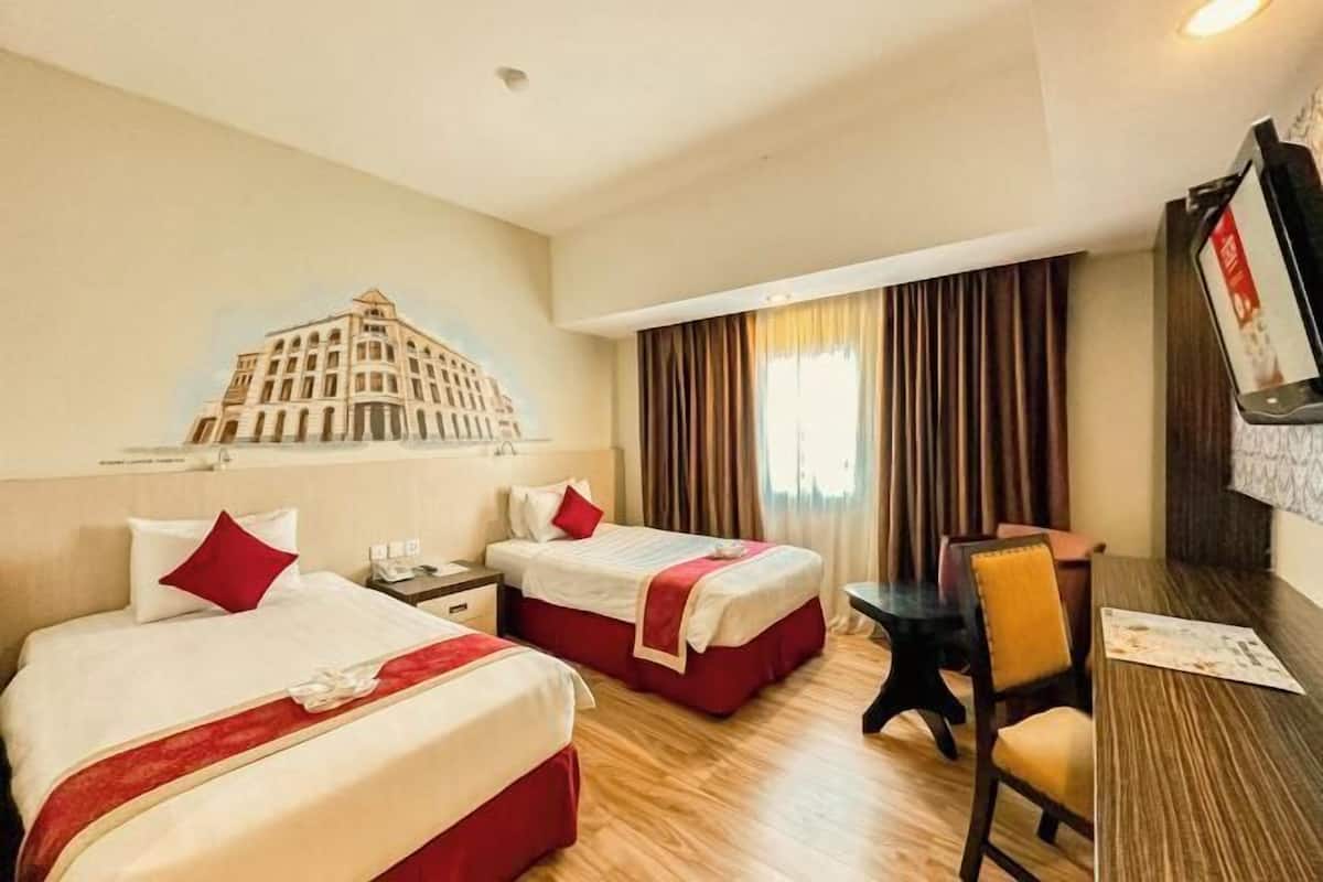 Premium bedding, minibar, in-room safe, desk