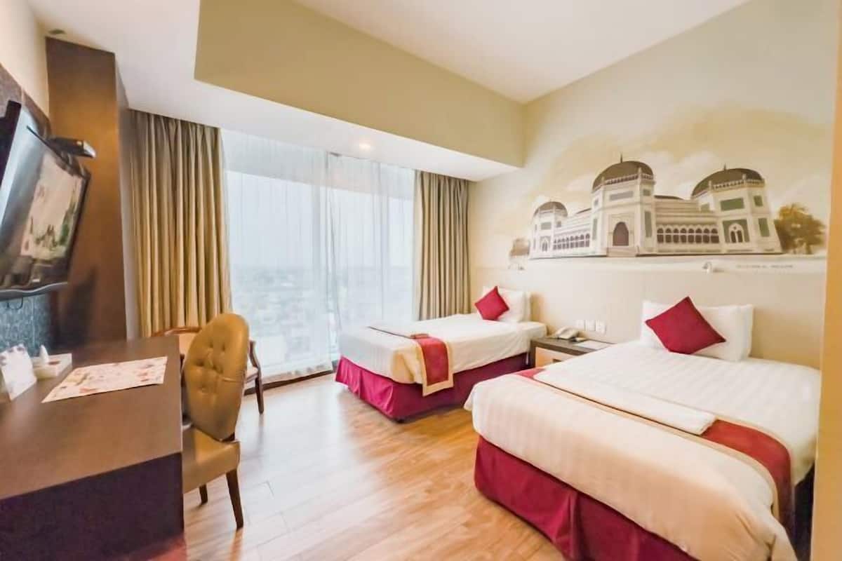 Premium bedding, minibar, in-room safe, desk