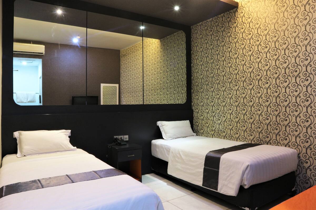 Superior Room | In-room safe, desk
