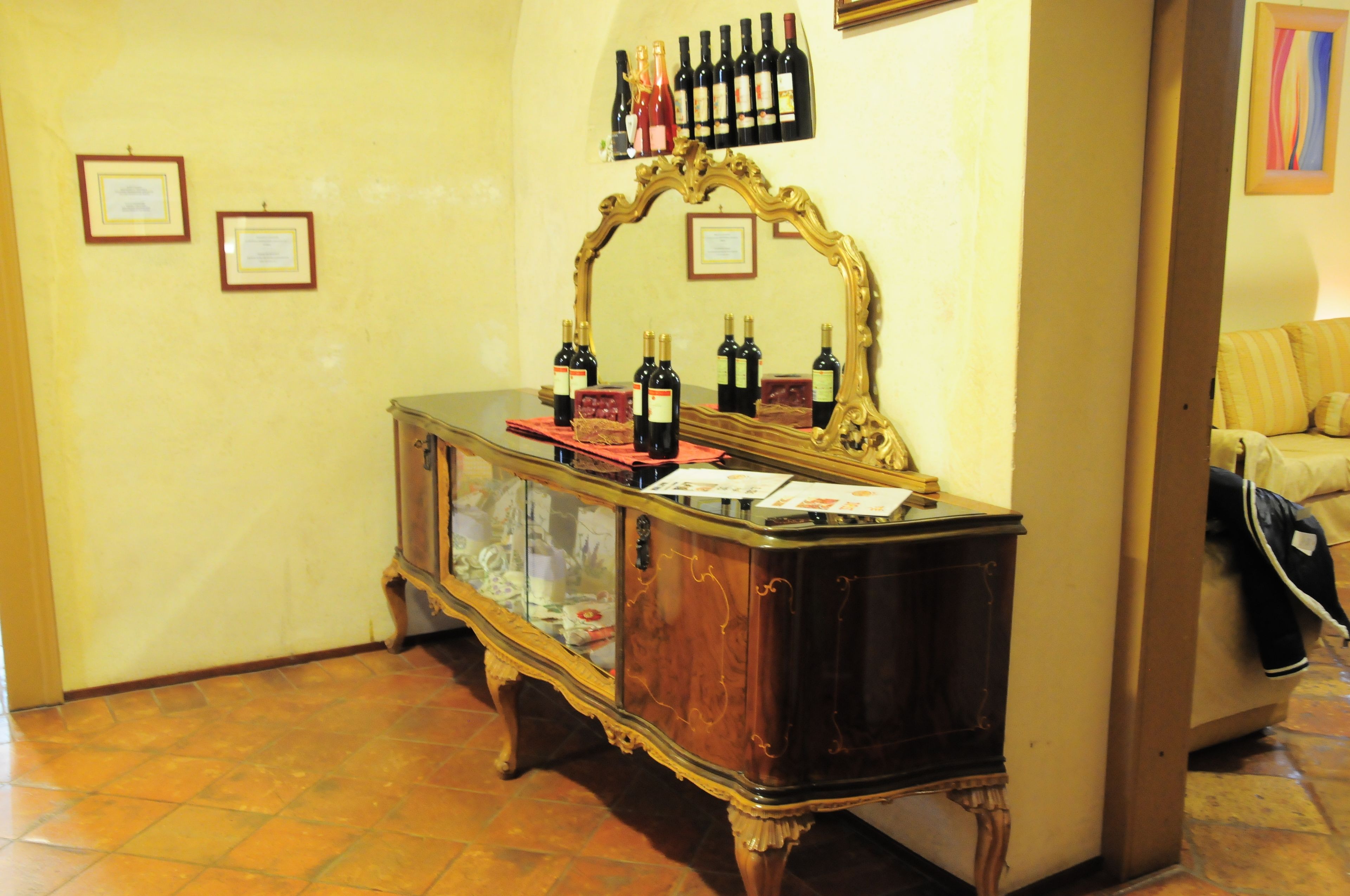 Tägliches kontinentales Frühstück (10 EUR pro Person)