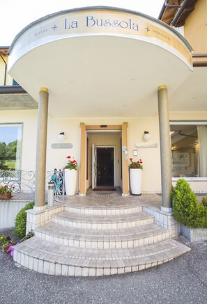 Property entrance - Hotel La Bussola (Orta San Giulio)