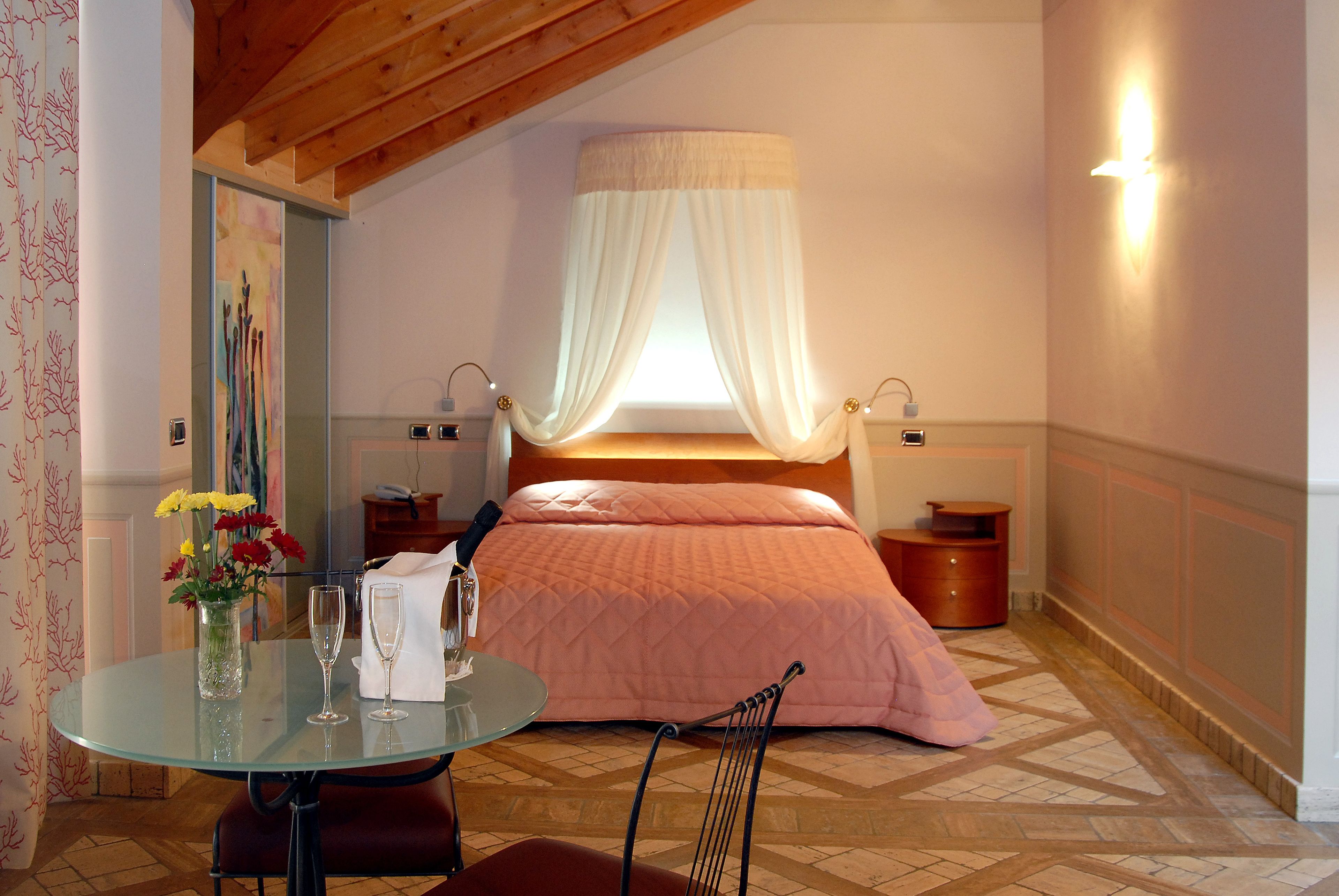 1 bedroom, premium bedding, memory-foam beds, minibar