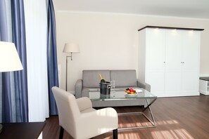 Baltic Junior Suite (Dependance) | Hypo-allergenic bedding, in-room safe, desk, blackout drapes - Europa Hotel Kühlungsborn (Kuehlungsborn)