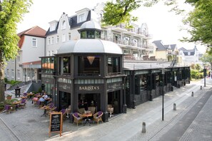 A barista's cafe with outdoor seating, a distinctive dome-shaped roof, and a signboard.
