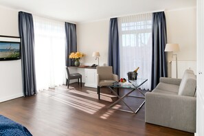 Baltic Junior Suite (Dependance) | Hypo-allergenic bedding, in-room safe, desk, blackout drapes - Europa Hotel Kühlungsborn (Kuehlungsborn)