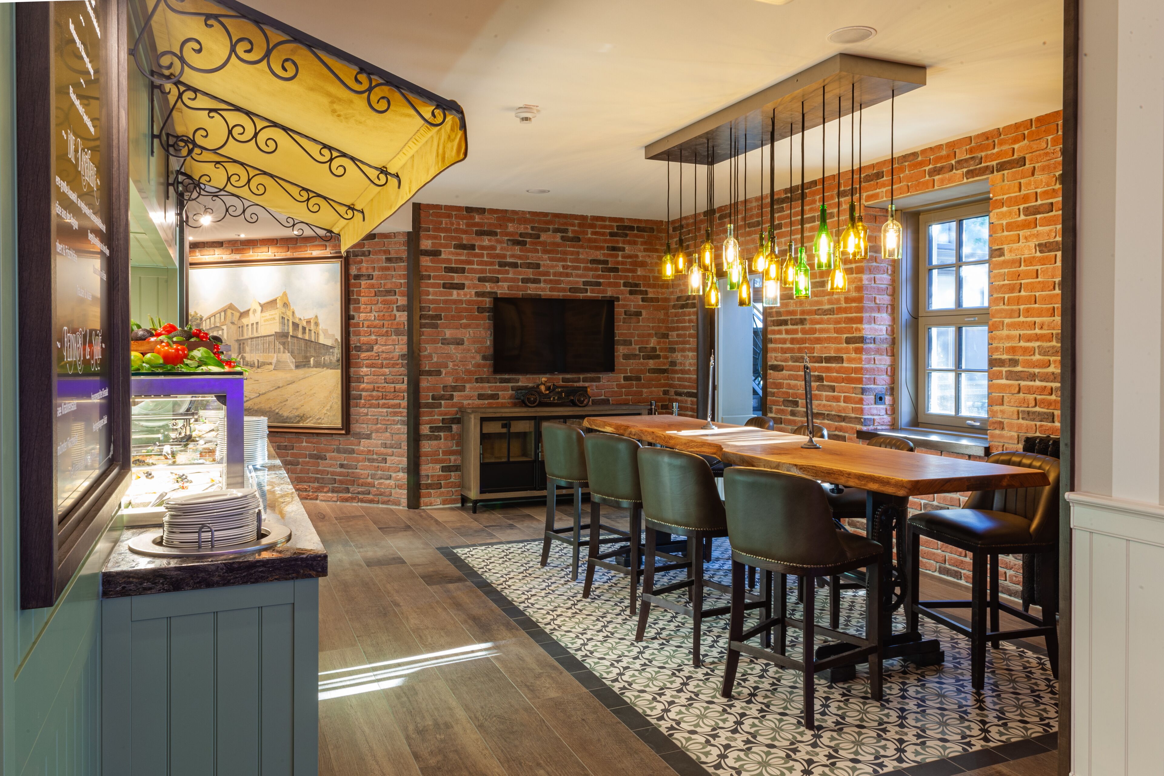 2 restaurants, breakfast, lunch, dinner served; local cuisine