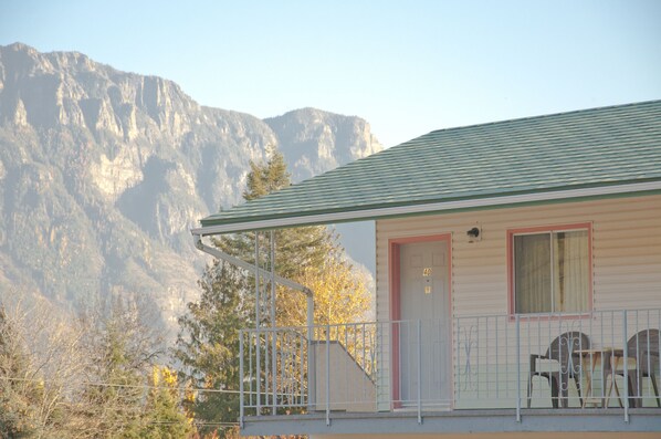 المنشأة من الخارج