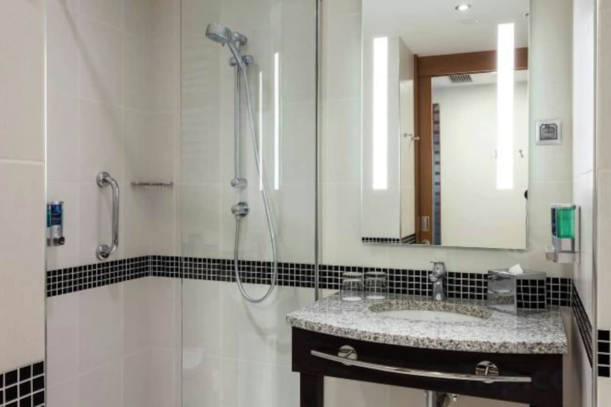 Accessible Queen Room