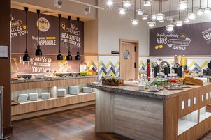 Free daily buffet breakfast