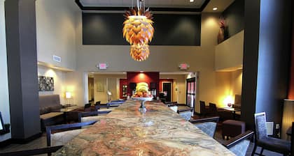 Hampton Inn & Suites Grand Forks