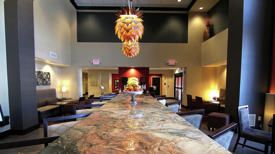 Hampton Inn & Suites Grand Forks