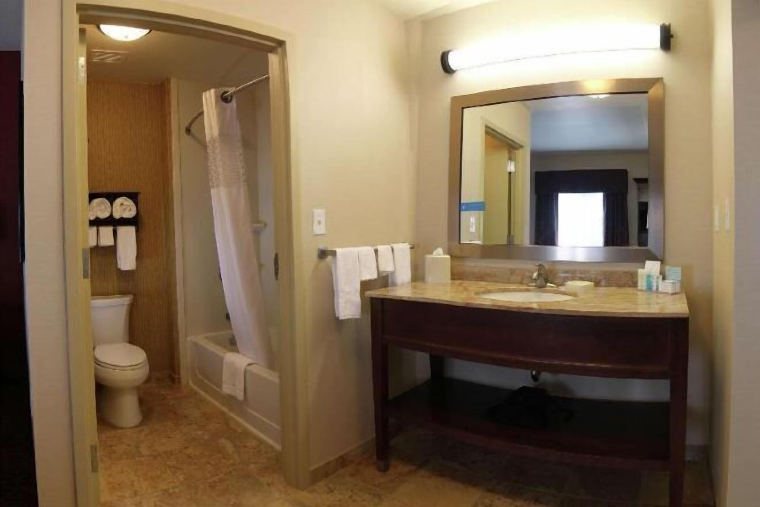 浴室 | 名牌洗护用品、吹风机、毛巾