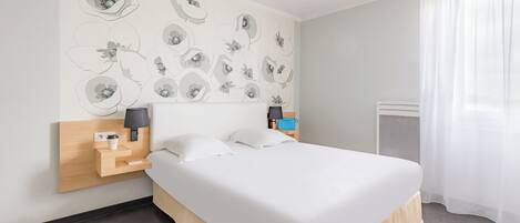 Studio Double | Desk, iron/ironing board, free WiFi, bed sheets