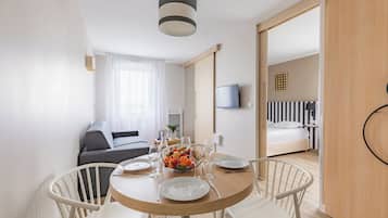 Apartment, 1 Schlafzimmer | Wohnbereich | Flachbildfernseher