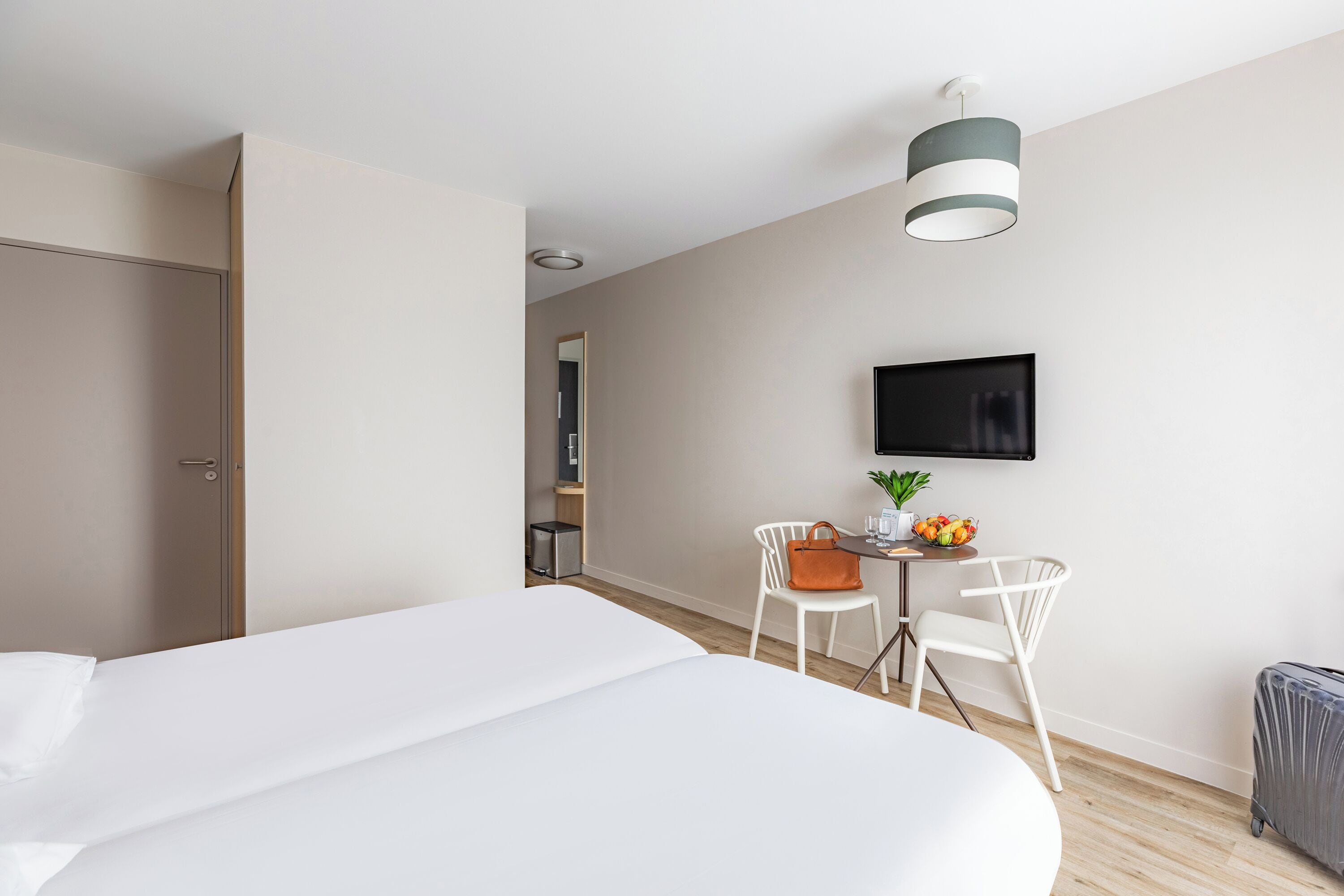 Twin Studio | Desk, iron/ironing board, free WiFi, bed sheets