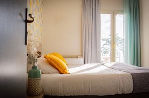 Comfort-Zimmer, 1 Queen-Bett, Meerblick | Zimmersafe, individuell eingerichtet, Verdunkelungsvorhänge