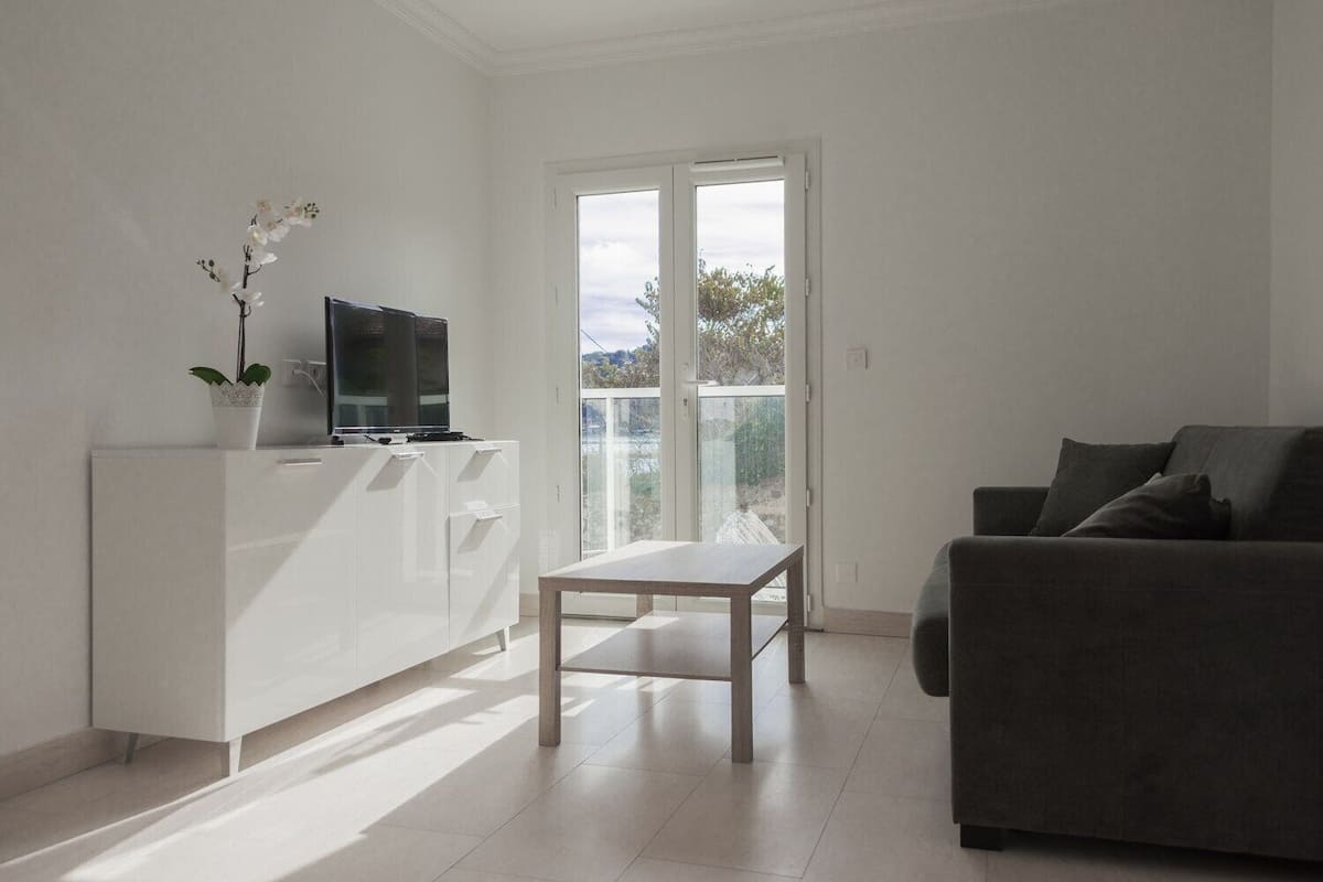 Monolocale comfort, vista mare parziale (in a side building) | 1 camera, una cassaforte in camera, con arredamento individuale