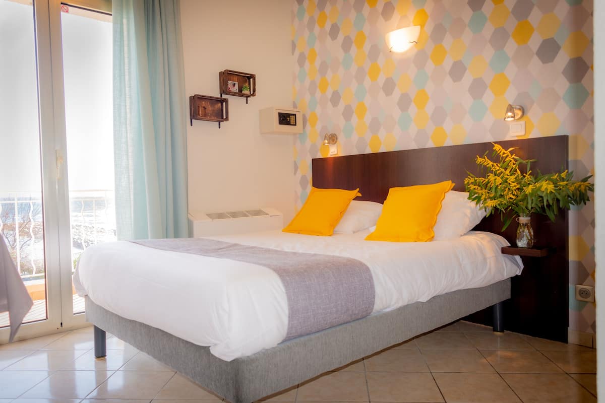 Camera Standard, terrazzo, vista mare | 1 camera, una cassaforte in camera, con arredamento individuale