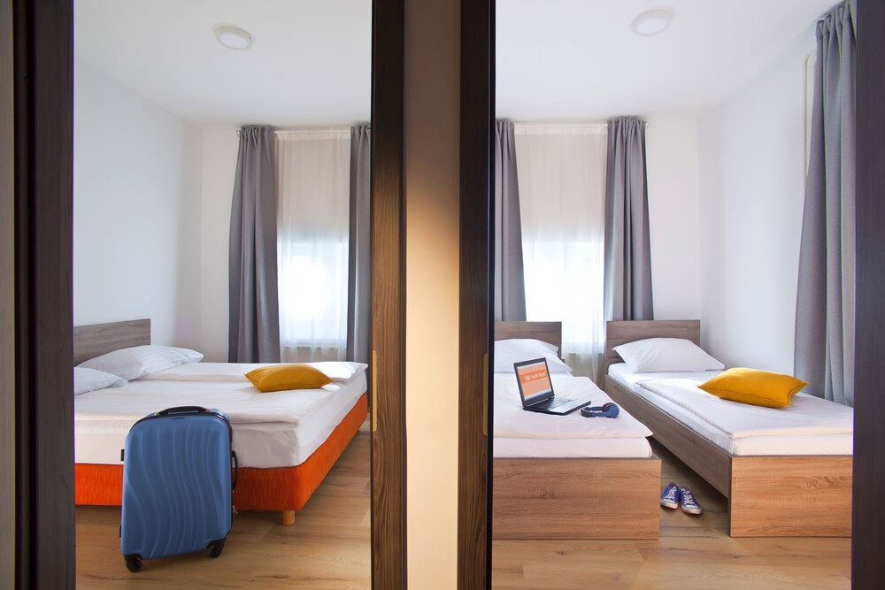 UNI Youth Hostel by null