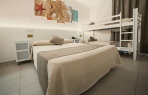 쿼드룸 | 미니바, 객실 내 금고, 책상, 무료 WiFi