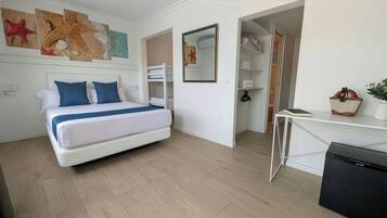 Minibar, coffres-forts dans les chambres, bureau, Wi-Fi gratuit