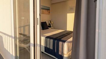Camera doppia | Minibar, una cassaforte in camera, una scrivania, Wi-Fi gratuito