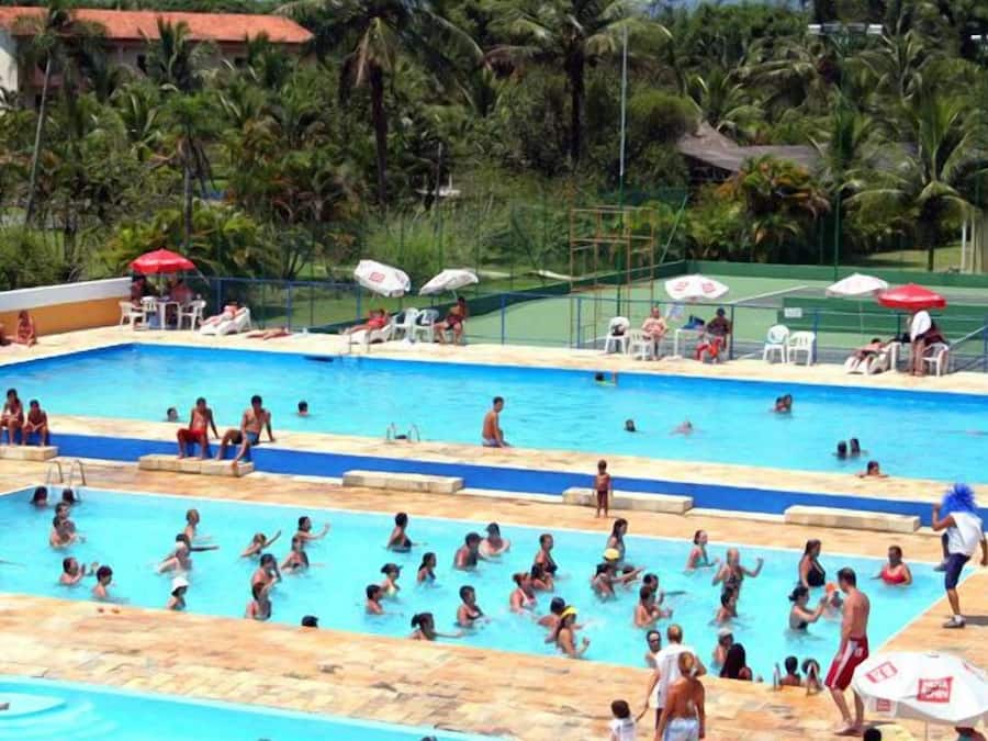 Innenpool, 5 Außenpools, Sonnenschirme, Liegestühle