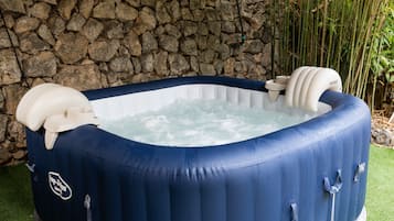 Indoor spa tub
